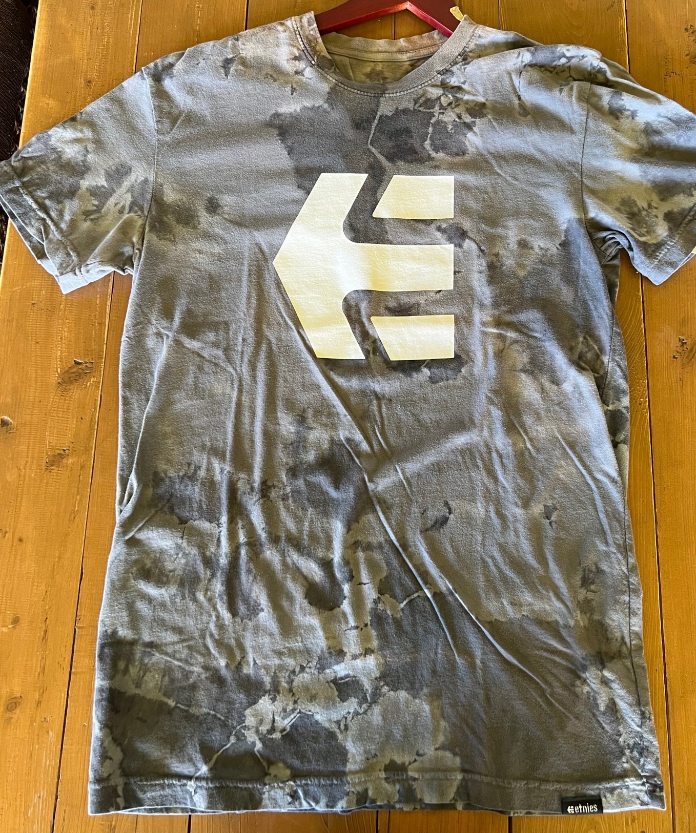 ★送料無料 Tシャツ スケボー ETNIES エトニーズ タイダイ柄 グレー Mサイズ アパレル 全国通販可能 ◎
