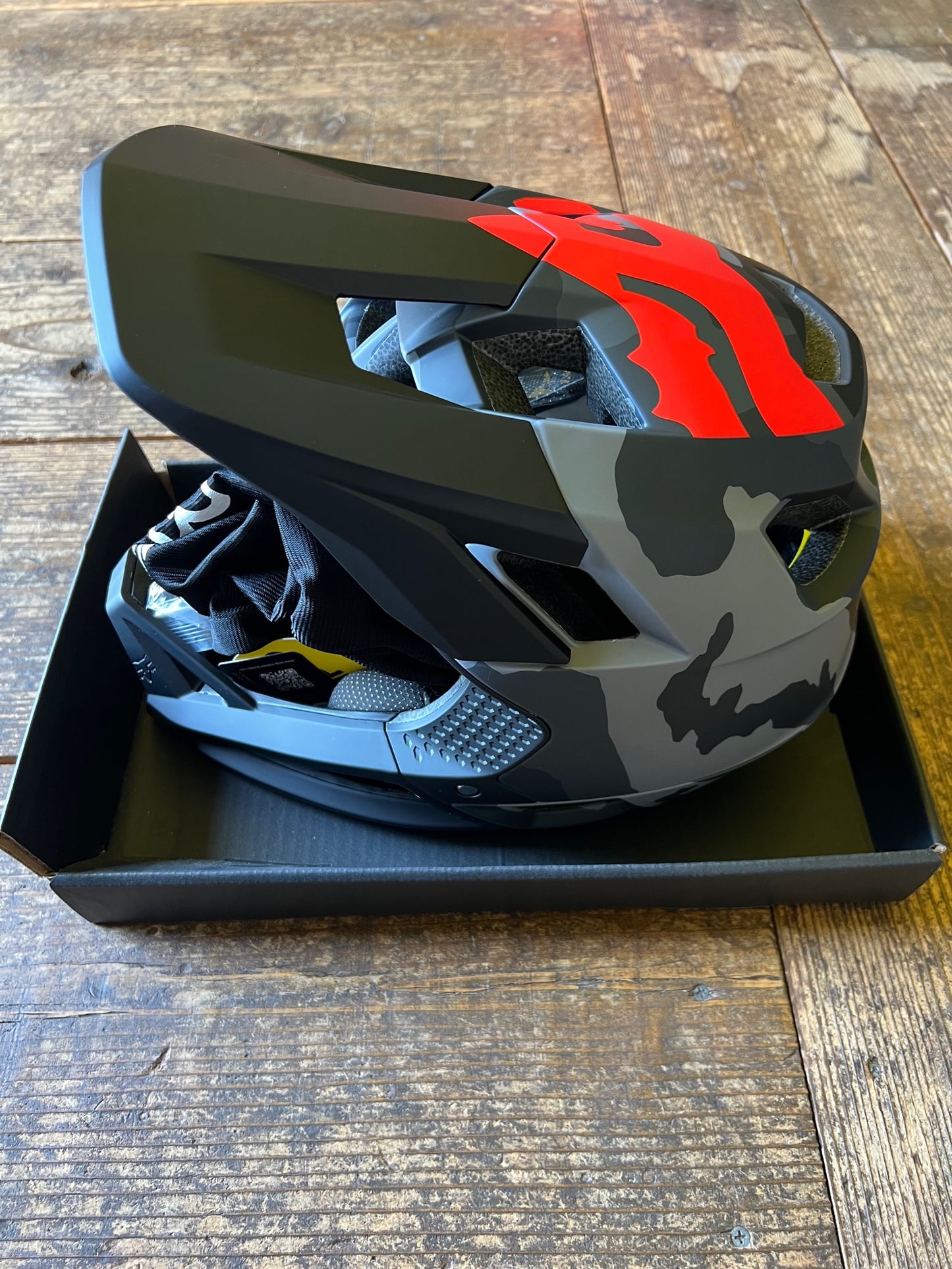 FOX フォックス PROFRAME プロフレーム Mサイズ BLACK 黒 迷彩柄 BMX ヘルメット 男女兼用 正規代理店契約商品 ■