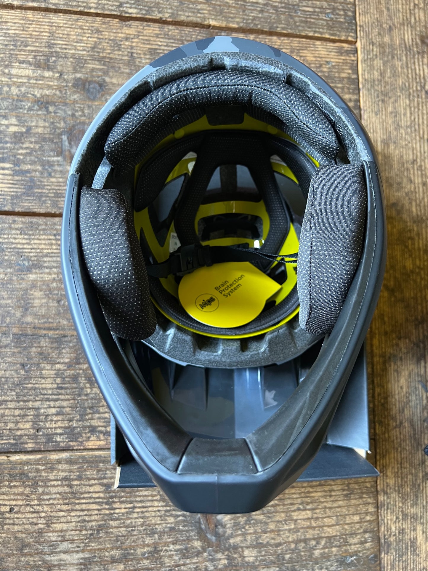 FOX フォックス PROFRAME プロフレーム Mサイズ BLACK 黒 迷彩柄 BMX ヘルメット 男女兼用 正規代理店契約商品 ■