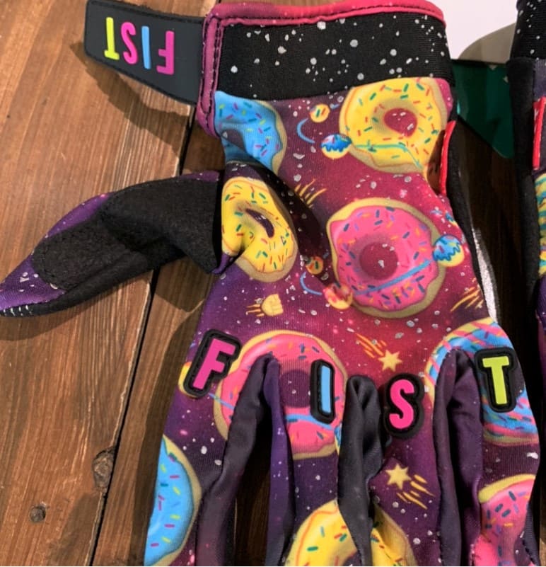 ★ SALE 送料無料 BMX 子供用 グローブ FIST HANDWEAR フィスト CAROLINE BUCHANAN SPRINKLES 3 OUTTA SPACE YOUTH GLOVE XSサイズ 全国通販可能■