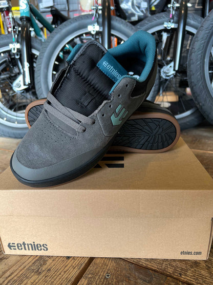 ETNIES エトニーズ MARANA GREY/BLACK/SLATE 26.5cm BMX SKATEBOARD シューズ 正規代理店契約商品 ■