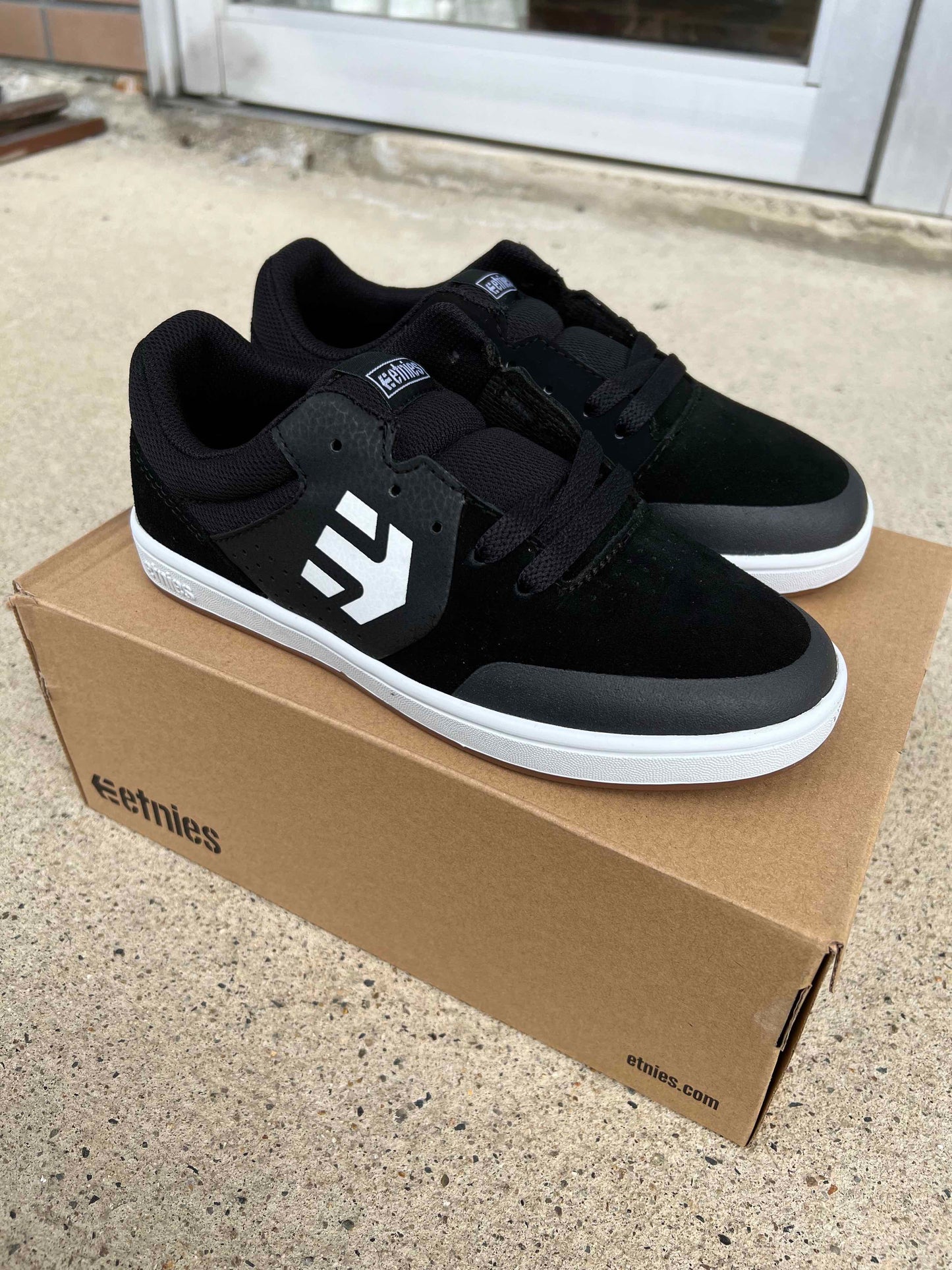 ETNIES エトニーズ KIDS MARANA BLACK/WHITE/GUM BMX SKATEBOARD シューズ 正規代理店契約商品 ■