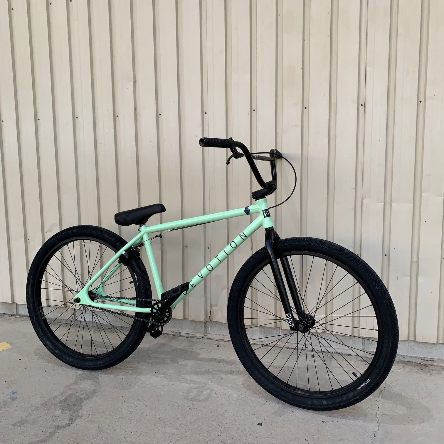 送料無料 BMX 完成車 26インチ DEVOTION TIFFANY BLUE ティファニーブルー BMX 大人用 街乗りにおすすめ 乗り –  BONDSRAMPCAFE