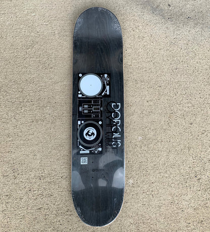 ★送料無料 DORCUS ドーカス スケボーデッキ GRAPHITE LOGO DECK WHITE 白 7.75インチ スケートボード 板 スケボー 初心者 全国通信販売可能